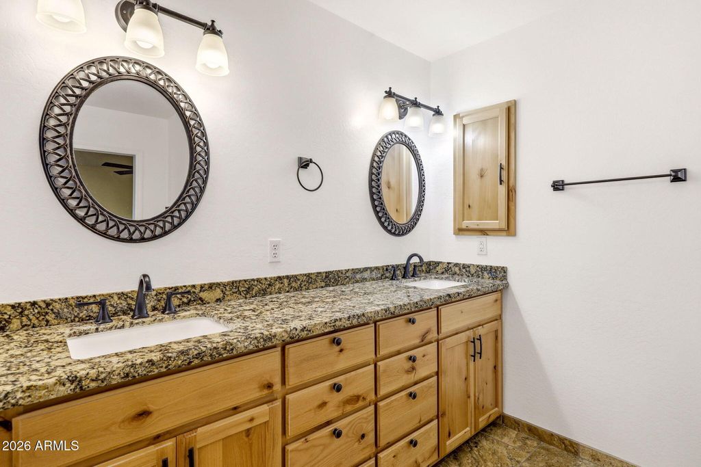Image 15 of property listing at 640 S MOUNTAIN PINES Avenue, Show Low, AZ 85901