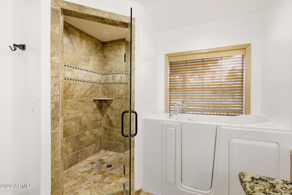 Image 16 of property listing at 640 S MOUNTAIN PINES Avenue, Show Low, AZ 85901
