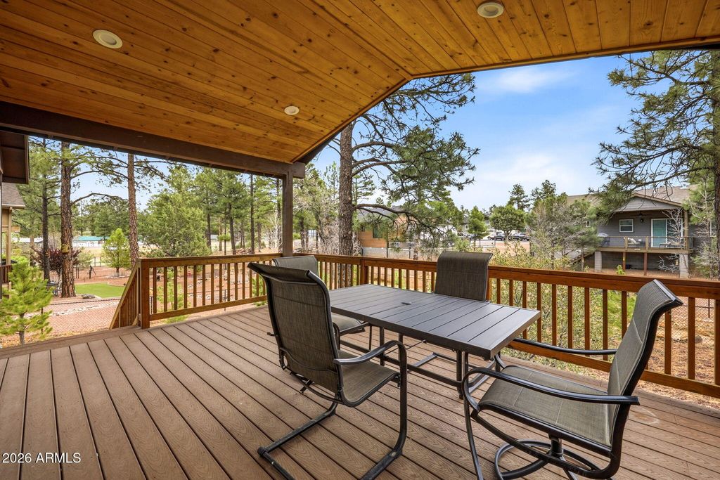 Image 24 of property listing at 640 S MOUNTAIN PINES Avenue, Show Low, AZ 85901