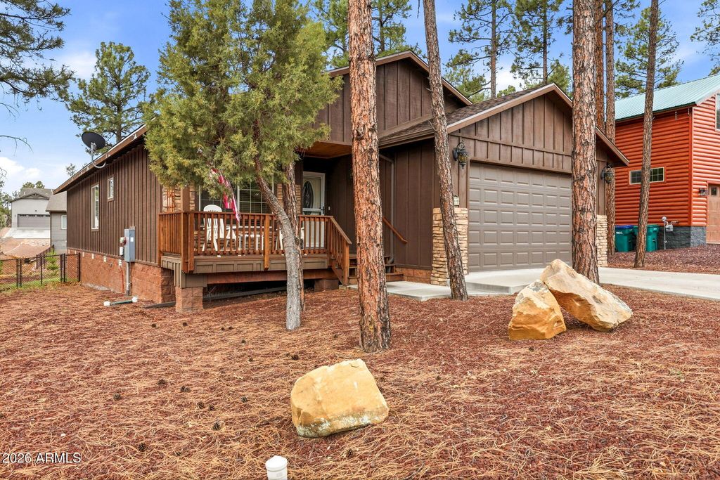 Image 3 of property listing at 640 S MOUNTAIN PINES Avenue, Show Low, AZ 85901