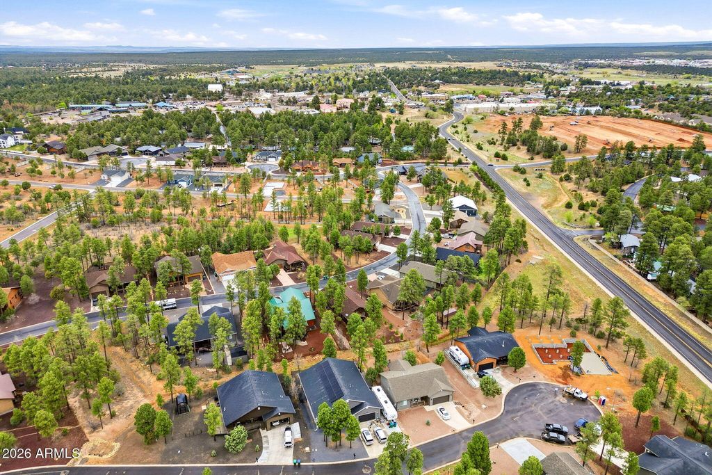 Image 31 of property listing at 640 S MOUNTAIN PINES Avenue, Show Low, AZ 85901