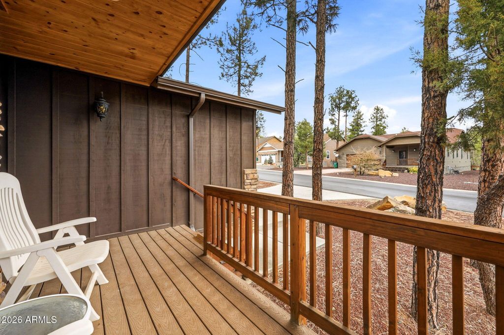 Image 4 of property listing at 640 S MOUNTAIN PINES Avenue, Show Low, AZ 85901