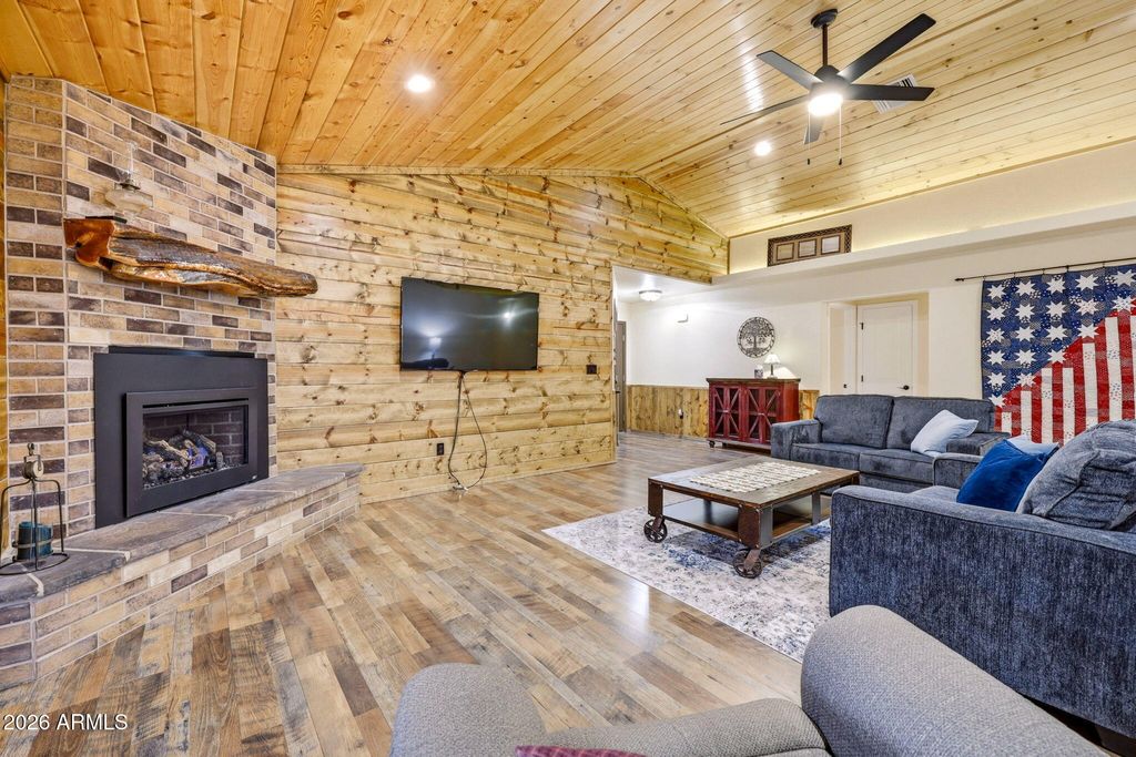 Image 7 of property listing at 640 S MOUNTAIN PINES Avenue, Show Low, AZ 85901