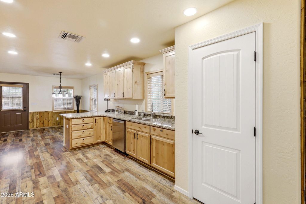Image 9 of property listing at 640 S MOUNTAIN PINES Avenue, Show Low, AZ 85901