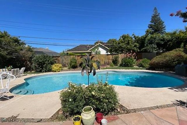 1826 Carmelo Dr, Carmichael, CA 95608