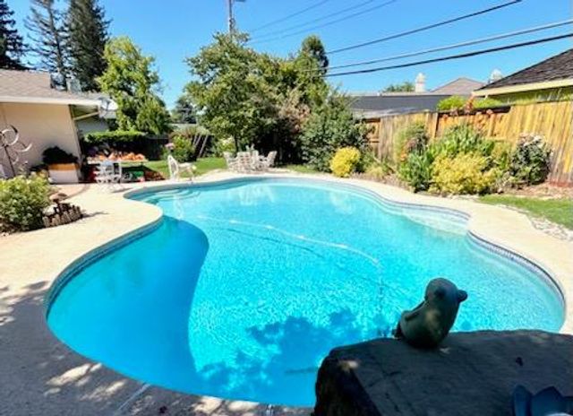 1826 Carmelo Dr, Carmichael, CA 95608