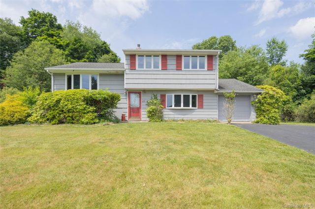 23 Lark Street, Pearl River, NY 10965