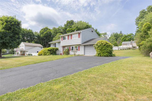 23 Lark Street, Pearl River, NY 10965