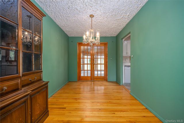 23 Lark Street, Pearl River, NY 10965
