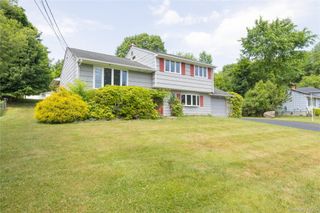 23 Lark Street, Pearl River, NY 10965