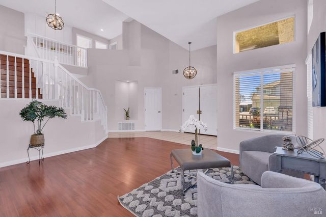 1014 Sandhurst Dr, Vallejo, CA 94591