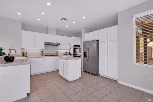 1014 Sandhurst Dr, Vallejo, CA 94591