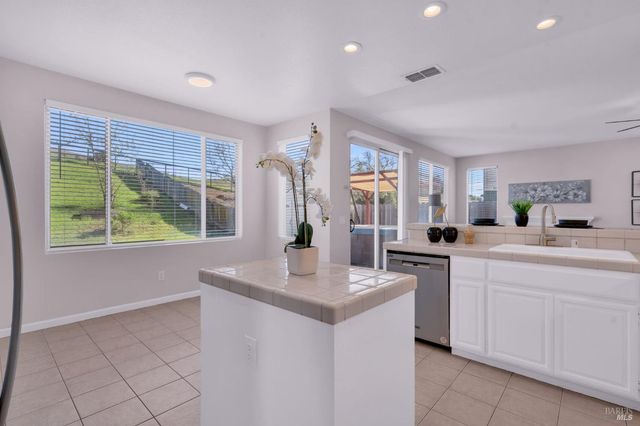 1014 Sandhurst Dr, Vallejo, CA 94591