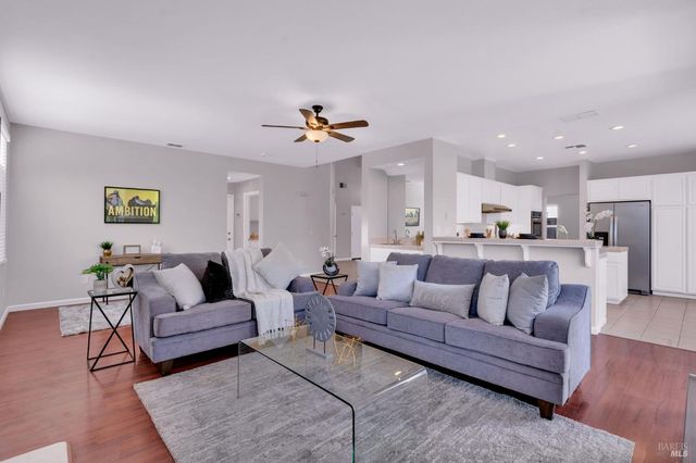 1014 Sandhurst Dr, Vallejo, CA 94591