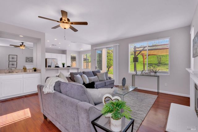 1014 Sandhurst Dr, Vallejo, CA 94591