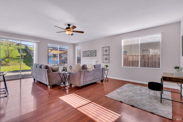 1014 Sandhurst Dr, Vallejo, CA 94591