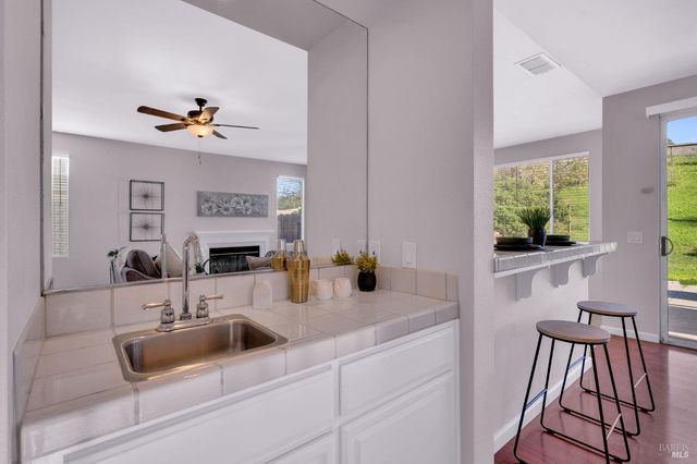 1014 Sandhurst Dr, Vallejo, CA 94591