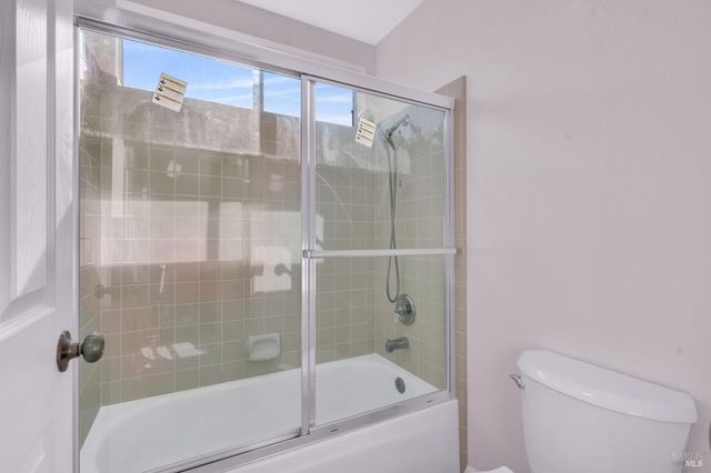 1014 Sandhurst Dr, Vallejo, CA 94591