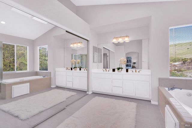 1014 Sandhurst Dr, Vallejo, CA 94591