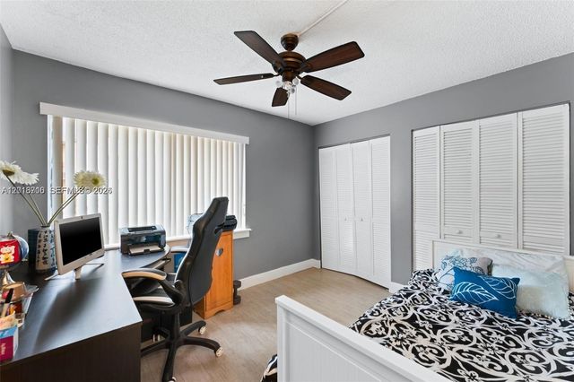 64 Wimbledon Lake Dr 64, Plantation, FL 33324