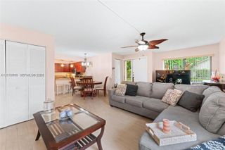 64 Wimbledon Lake Dr 64, Plantation, FL 33324