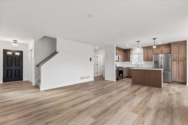 617 Belmont DRIVE, Watertown, WI 53094