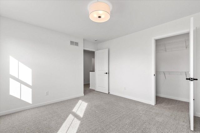 617 Belmont DRIVE, Watertown, WI 53094