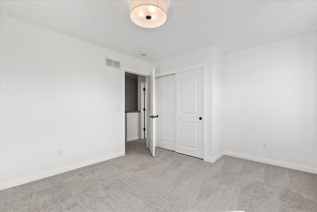 617 Belmont DRIVE, Watertown, WI 53094