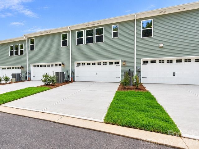 6613 Fire Lily Lane, Charlotte, NC 28216