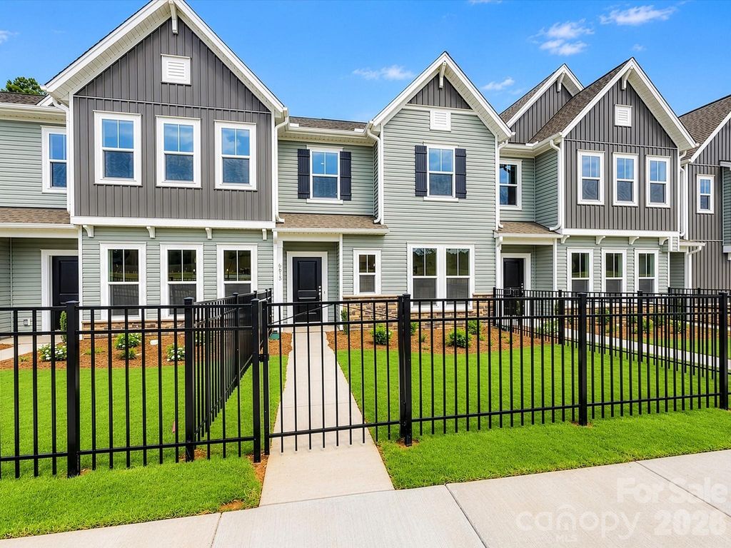 6613 Fire Lily Lane, Charlotte, NC 28216