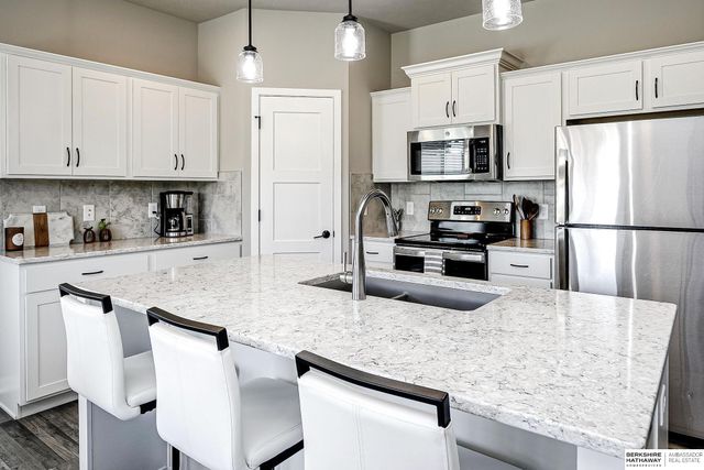 4905 N 180th Avenue, Elkhorn, NE 68022