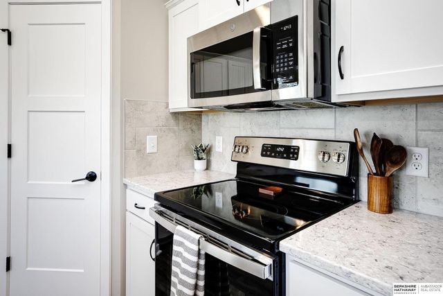 4905 N 180th Avenue, Elkhorn, NE 68022