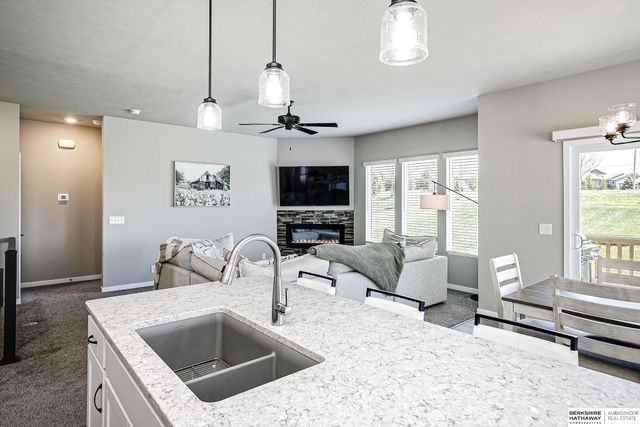 4905 N 180th Avenue, Elkhorn, NE 68022