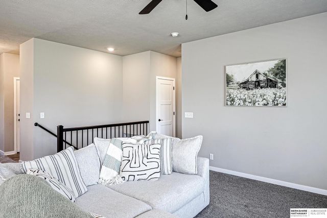 4905 N 180th Avenue, Elkhorn, NE 68022