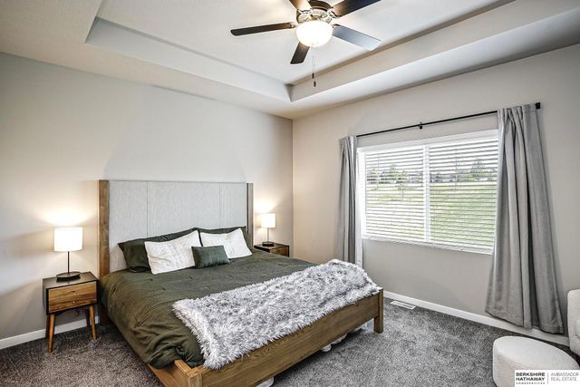 4905 N 180th Avenue, Elkhorn, NE 68022