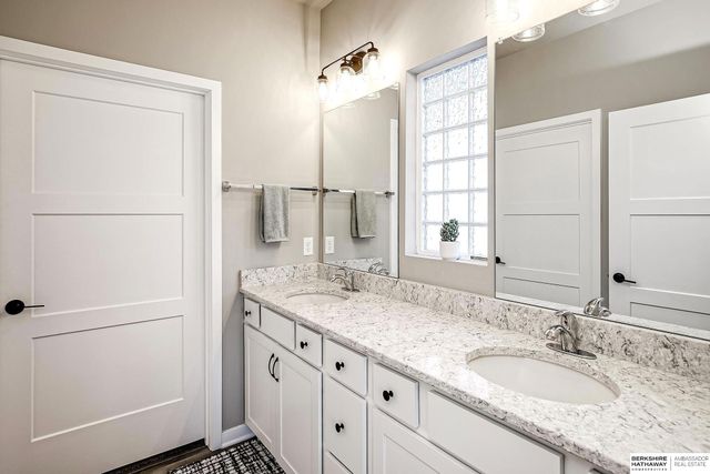 4905 N 180th Avenue, Elkhorn, NE 68022