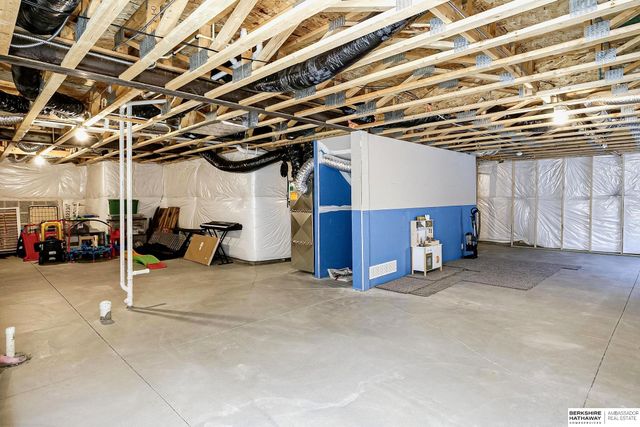 4905 N 180th Avenue, Elkhorn, NE 68022