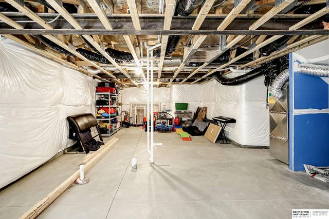 4905 N 180th Avenue, Elkhorn, NE 68022