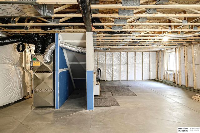 4905 N 180th Avenue, Elkhorn, NE 68022