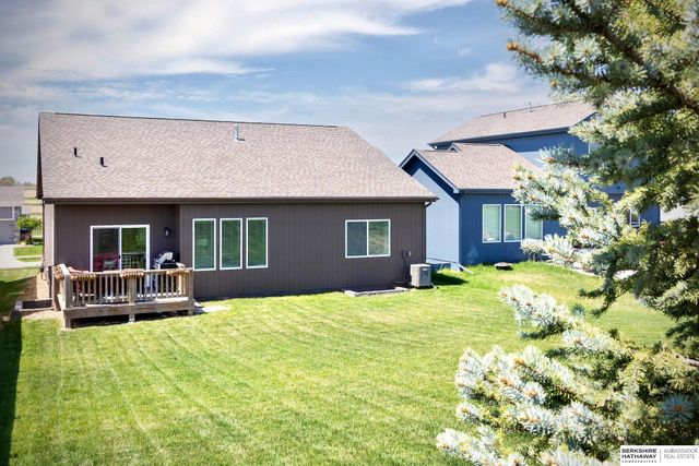 4905 N 180th Avenue, Elkhorn, NE 68022