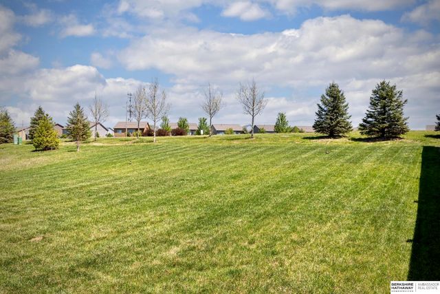 4905 N 180th Avenue, Elkhorn, NE 68022