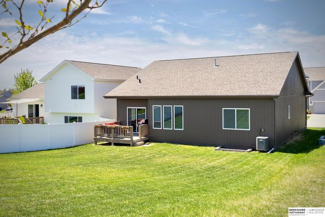 4905 N 180th Avenue, Elkhorn, NE 68022
