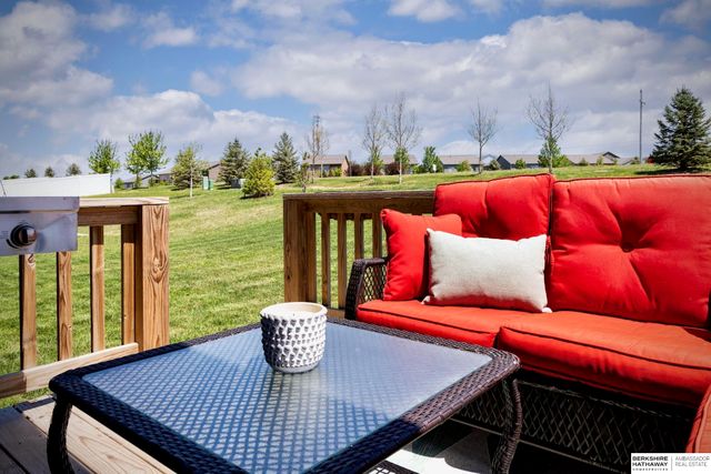 4905 N 180th Avenue, Elkhorn, NE 68022
