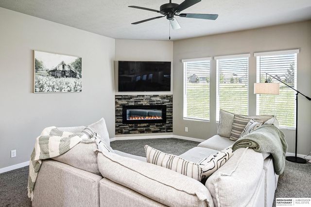 4905 N 180th Avenue, Elkhorn, NE 68022