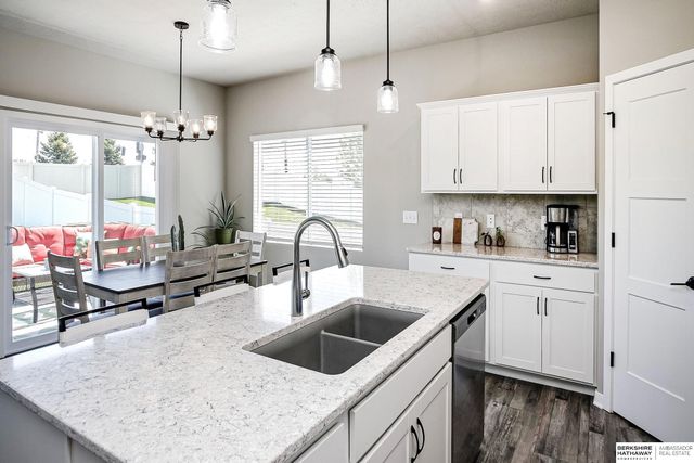 4905 N 180th Avenue, Elkhorn, NE 68022