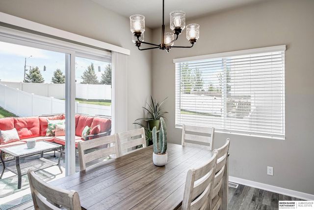4905 N 180th Avenue, Elkhorn, NE 68022