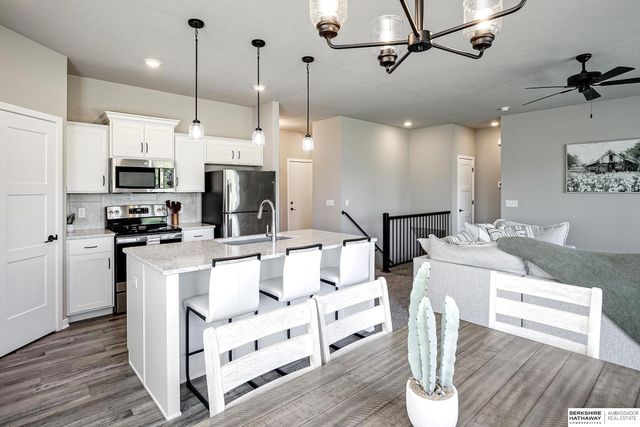 4905 N 180th Avenue, Elkhorn, NE 68022