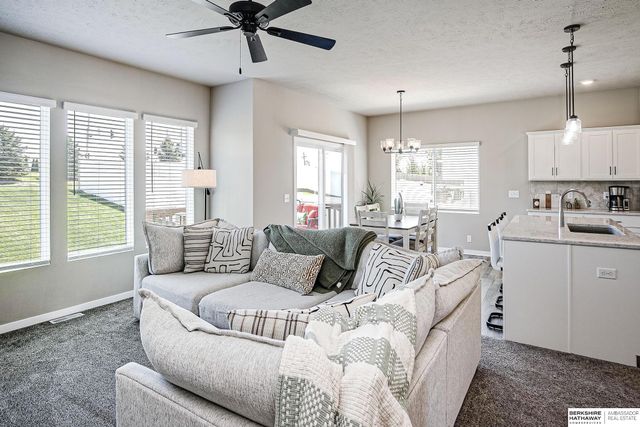 4905 N 180th Avenue, Elkhorn, NE 68022