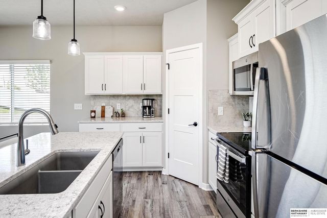 4905 N 180th Avenue, Elkhorn, NE 68022