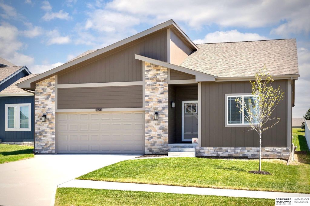 4905 N 180th Avenue, Elkhorn, NE 68022